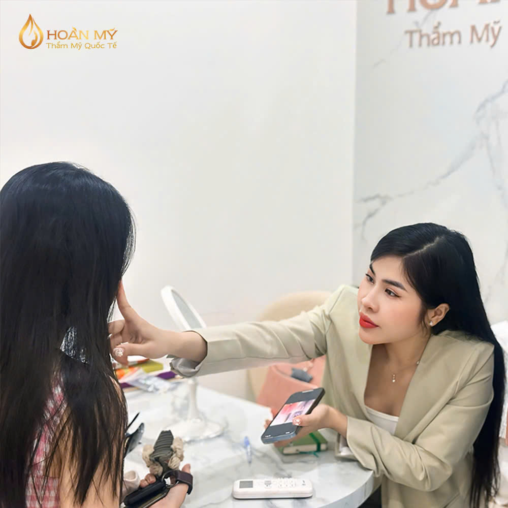 Phát triển vai trò chuyên gia tư vấn giúp bạn tư vấn và định hướng dịch vụ làm đẹp phù hợp cho khách hàng