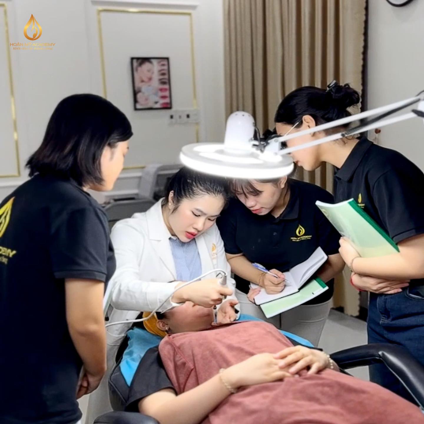 Học Viện Quốc Tế Hoàn Mỹ là địa chỉ đào tạo uy tín với giáo trình đạt tiêu chuẩn quốc tế