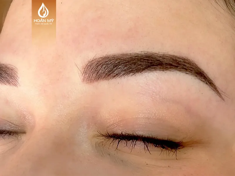 Lông mày lai là phương pháp kết hợp giữa phun và điêu khắc, tối ưu tự nhiên và sắc nét