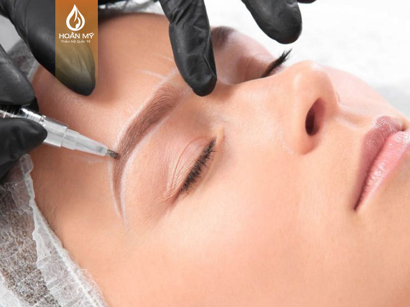 Điêu khắc lông mày là một trong những nghề hot với thu nhập cao và cơ hội mở rộng