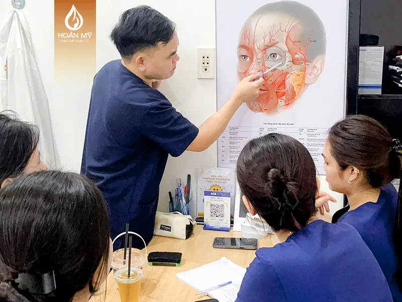 Giáo trình dạy phun xăm lông mày được cập nhật mới nhất, mang đến kiến thức và kỹ năng toàn diện cho học viên