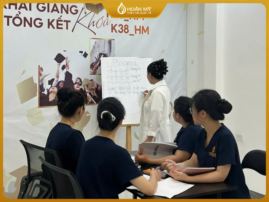 tu-duy-tham-my-va-phan-tich-khuon-mat