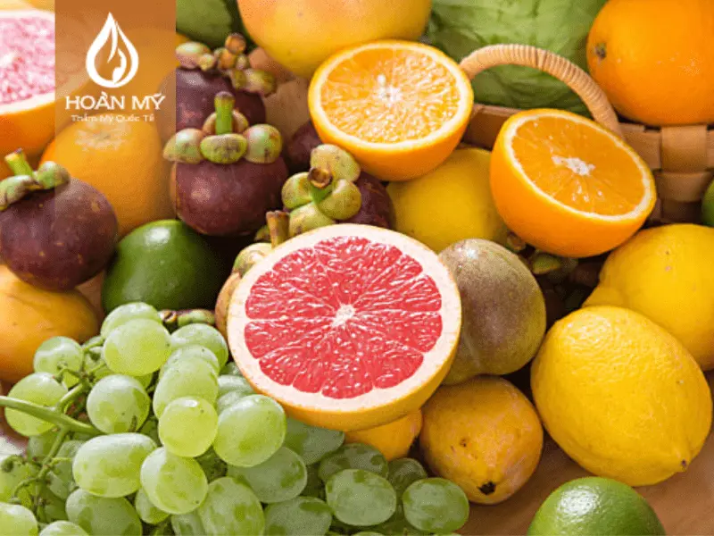 Ăn thực phẩm lành mạnh sẽ hạn chế mụn và nội tiết tố nóng trong người