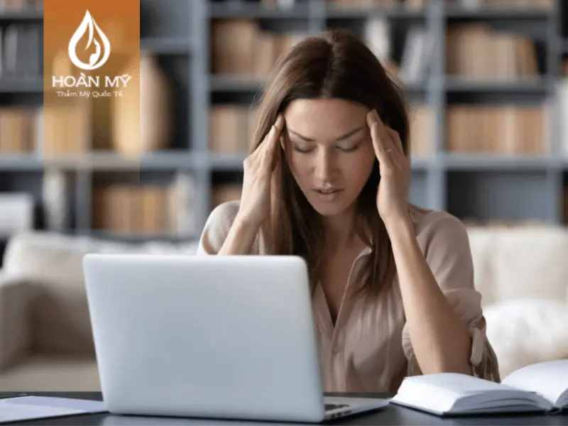 Stress dễ gây nên sự xuất hiện của mụn ẩn