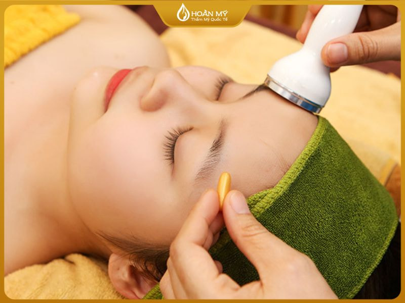 Học viên spa cần luyện tập kỹ năng sử dụng máy hút chì để đảm bảo hiệu quả cao nhất và an toàn tuyệt đối cho từng loại da khách hàng