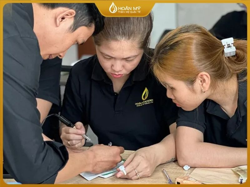 Tìm hiểu kỹ lưỡng về nội dung khóa đào tạo chăm sóc da chuyên nghiệp và cơ sở đào tạo giúp bạn đưa ra quyết định đúng đắn trước khi theo nghề