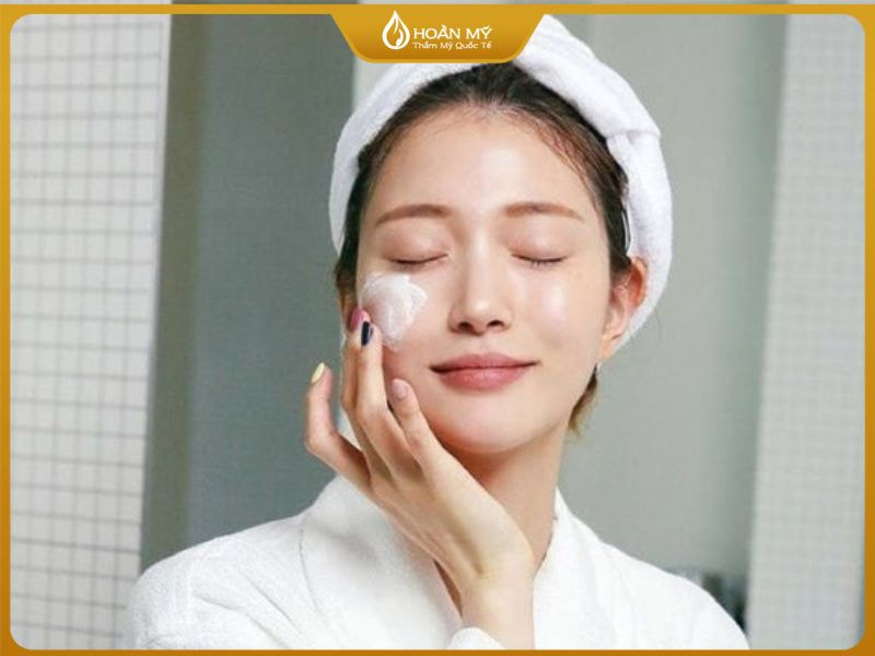 Việc chăm sóc da đúng cách tại nhà sau khóa học chăm sóc da là yếu tố quan trọng để duy trì và nâng cao hiệu quả làm đẹp