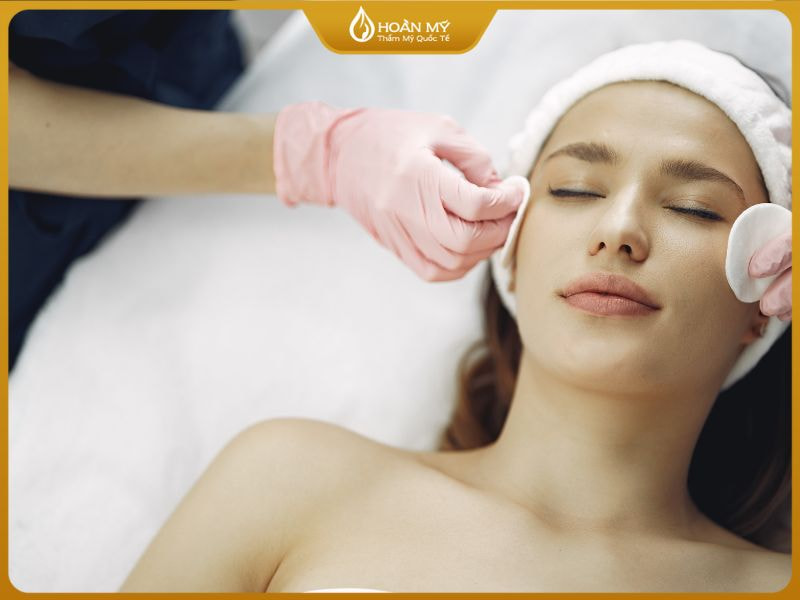 Kỹ thuật chăm sóc da cơ bản là bước đệm vững chắc giúp học viên hiểu đúng – làm đúng từ nền tảng, tránh học vội học sai khi theo đuổi nghề spa.