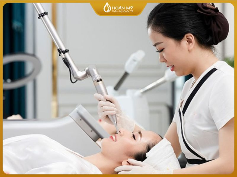 Sau đại dịch, nghề chăm sóc da mặt trở thành ngành nóng giúp nhu cầu làm đẹp cá nhân hóa và chăm sóc da định kỳ tăng mạnh