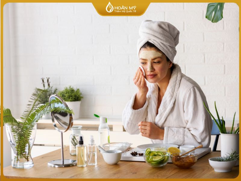 Từng bước chăm sóc da tại nhà – từ làm sạch đến chống nắng – đều được hướng dẫn và thực hành chi tiết trong lớp học, giúp bạn chăm da đúng cách mỗi ngày.