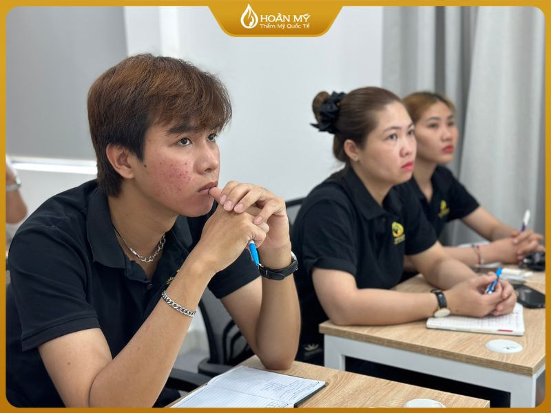 Con trai có nên học spa không? Học viên nam vẫn có thể thành công với nghề làm đẹp