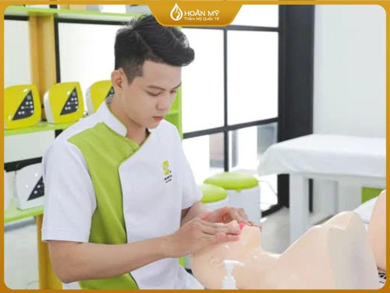 Mức lương kỹ thuật viên spa nam tăng theo tay nghề và kinh nghiệm làm việc