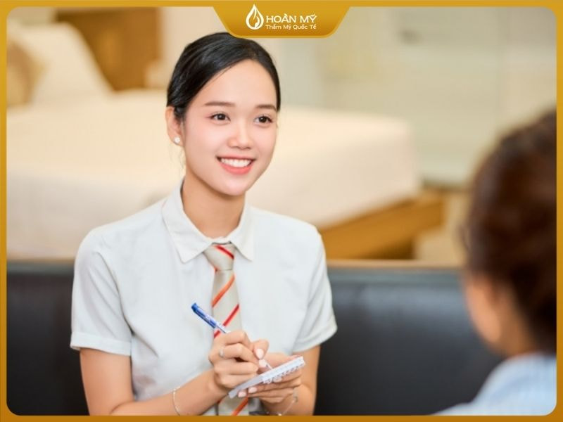 Các kỹ năng cần có của lễ tân spa: giao tiếp, quản lý lịch hẹn, tư vấn, xử lý tình huống
