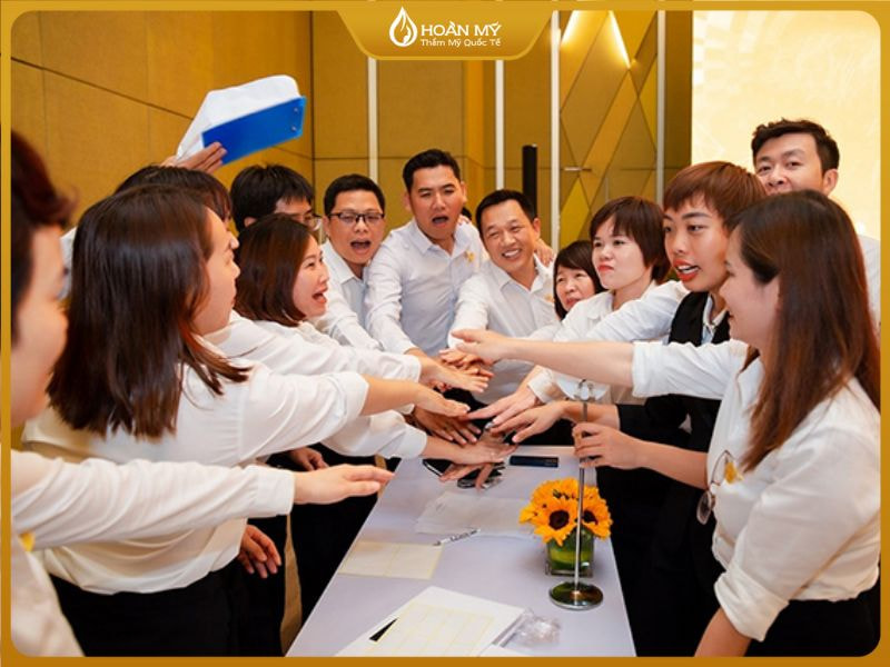 Tạo môi trường làm việc tích cực thiết lập chế độ thăng tiến cho nhân viên