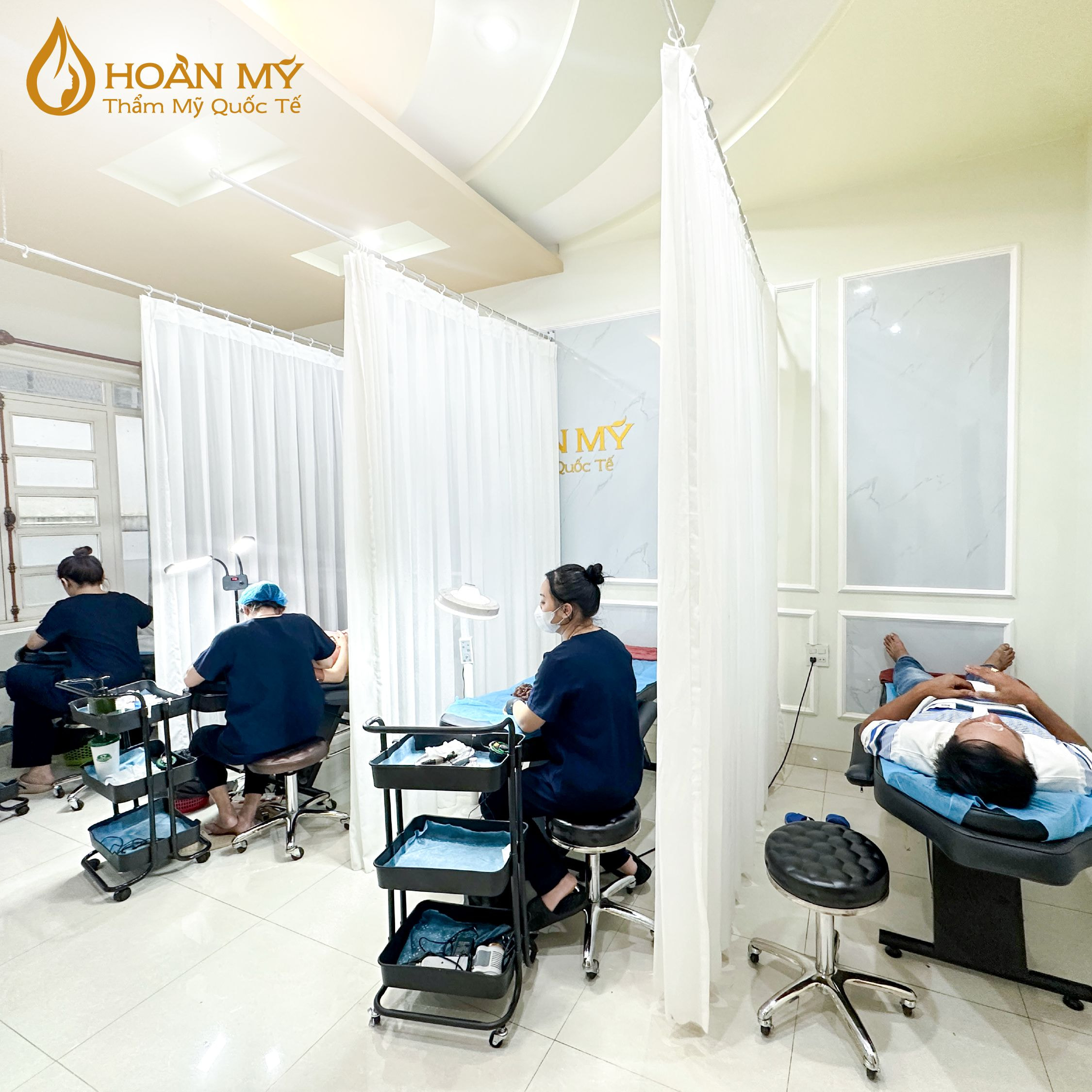 Hoàn Mỹ luôn không ngừng nỗ lực, từng bước hoàn thiện để mang đến những dịch vụ thẩm mỹ chất lượng và trải nghiệm tuyệt vời cho khách hàng.