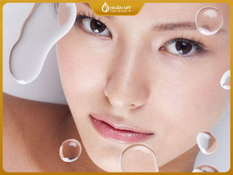 Da đủ ẩm là bí quyết để có lớp nền mỏng mịn, không bị mốc phấn.