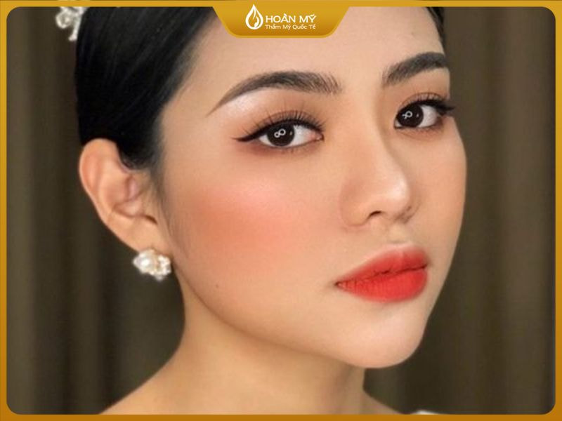 Lựa chọn đúng tông cam phù hợp với sắc tố da là chìa khóa để gương mặt không bị xỉn màu.